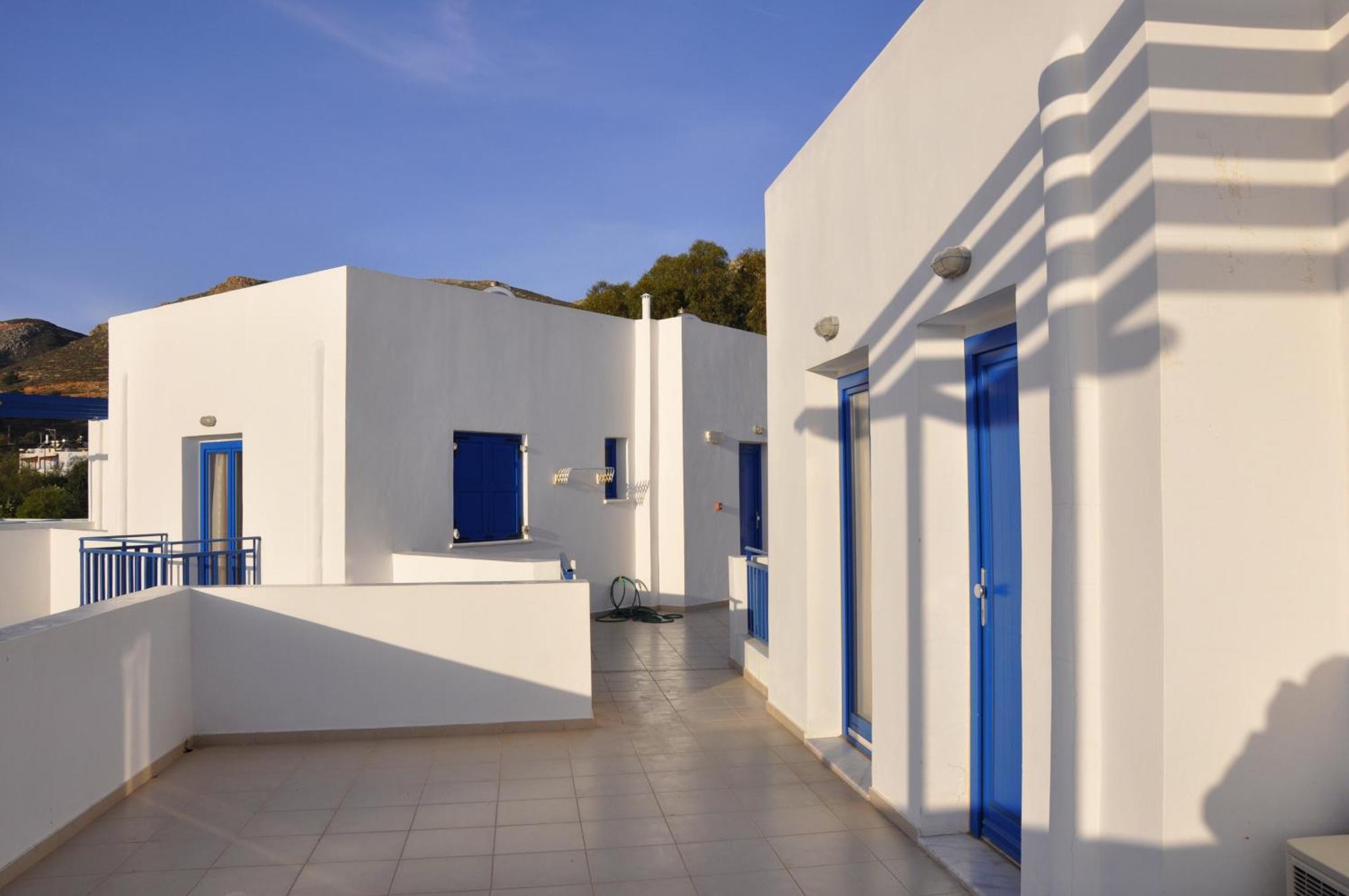 Livadia  Ellibayアパートホテル エクステリア 写真